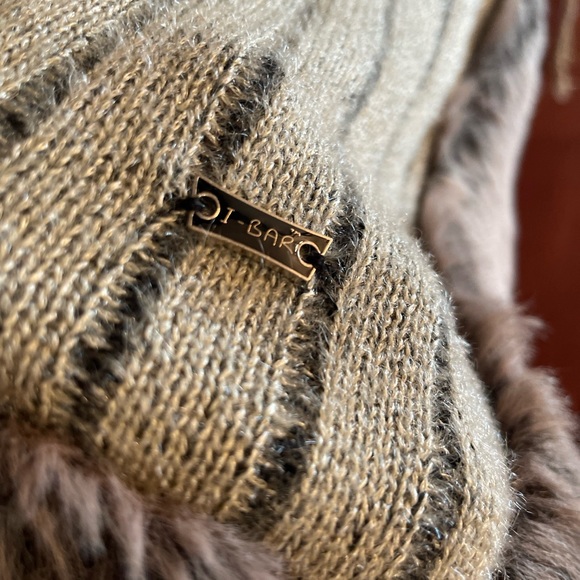 Woolen Kashmiri Poncho - Picture 7 of 12